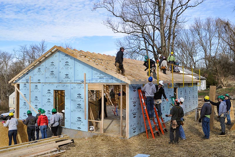 Sigma Nu UTK Volunteers with Habitat for Humanity 2015-03